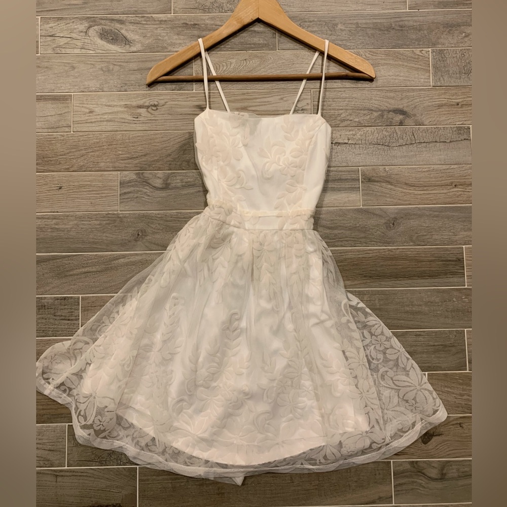 White Windsor Velvet Floral Pattern Homecoming/Formal Dress